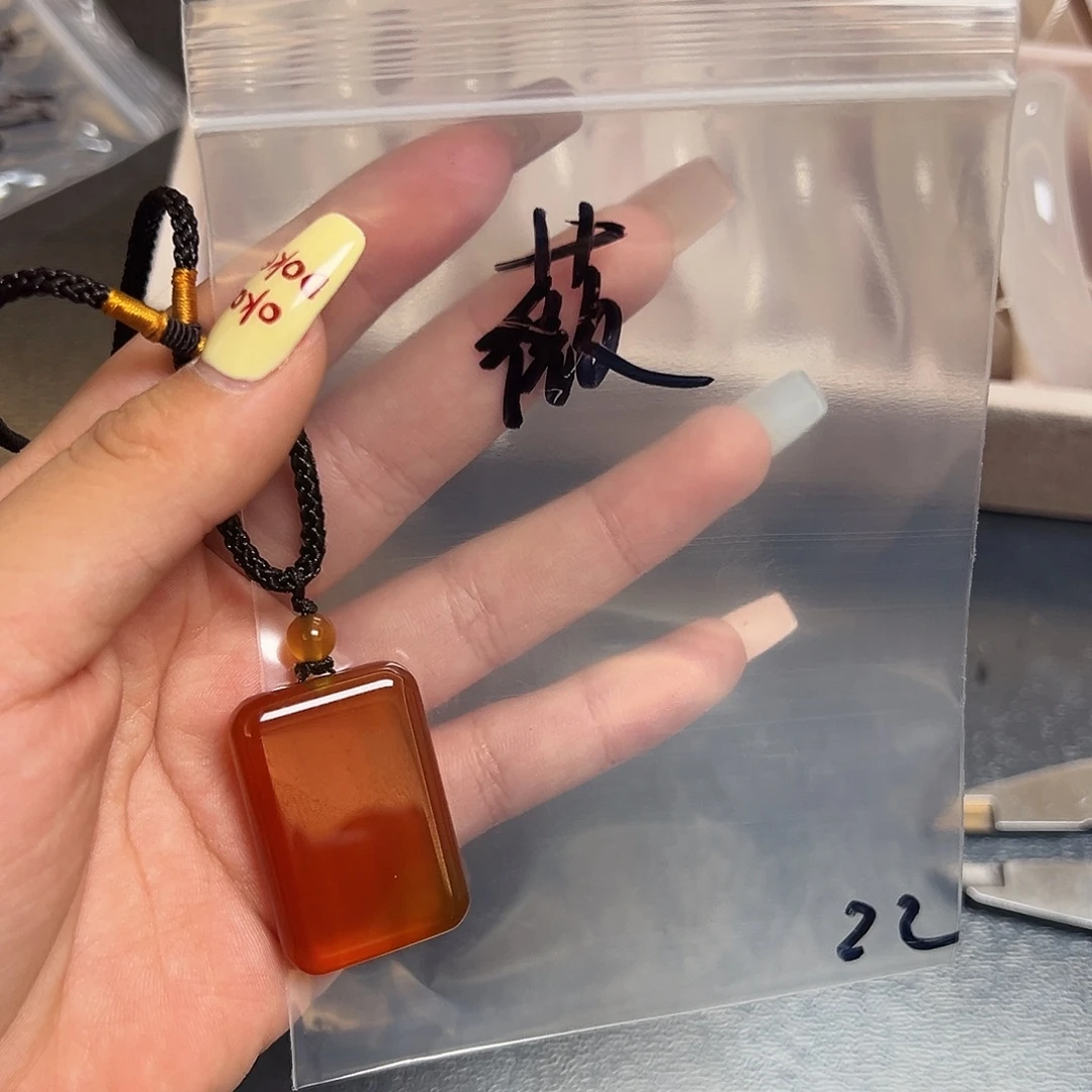 薇****玛瑙/玉髓未镶嵌颈饰