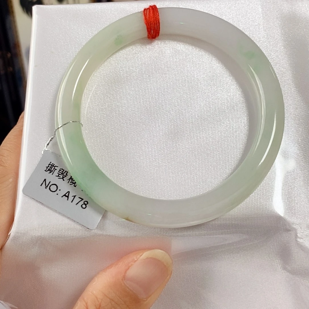 翡翠未镶嵌手镯（圆镯）手镯