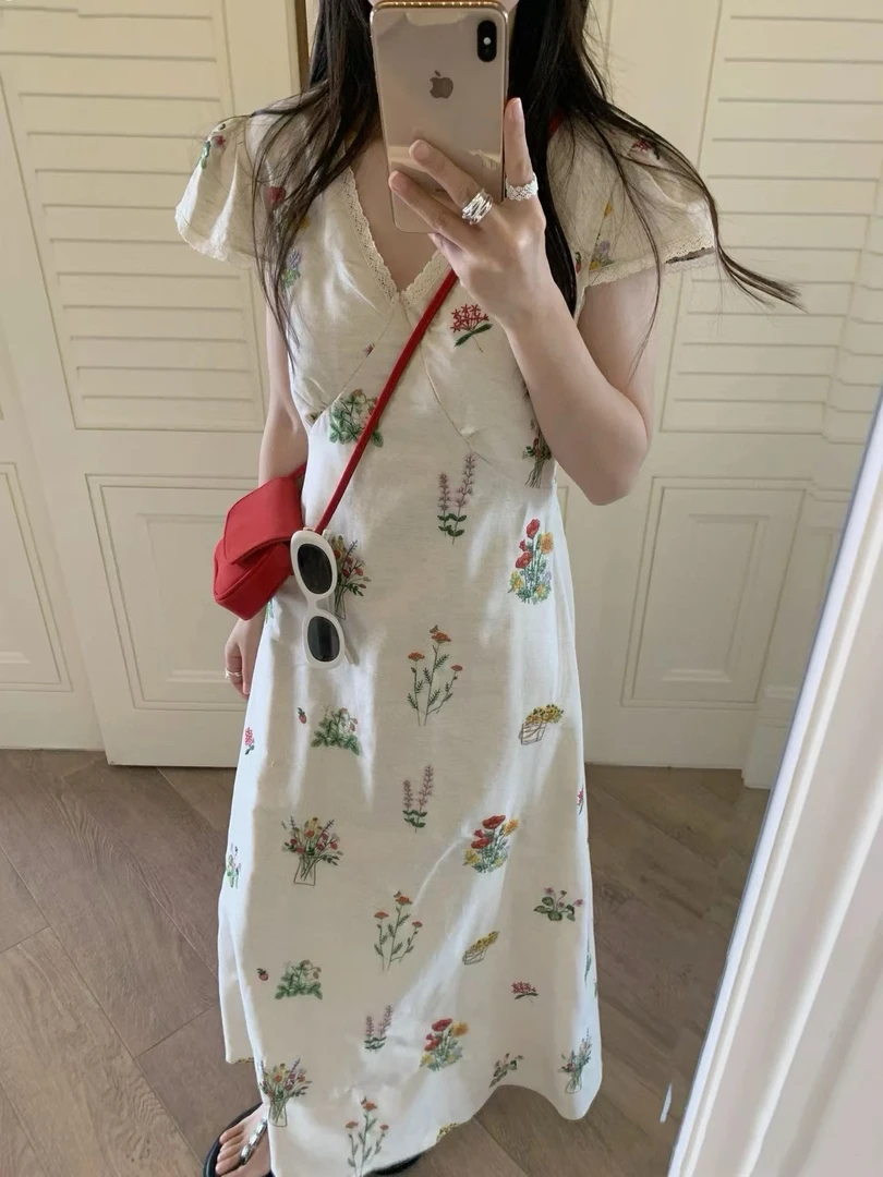 WHMT@9129 朝花夕拾～蕾丝拼接V领花朵刺绣收腰麻麻连衣裙