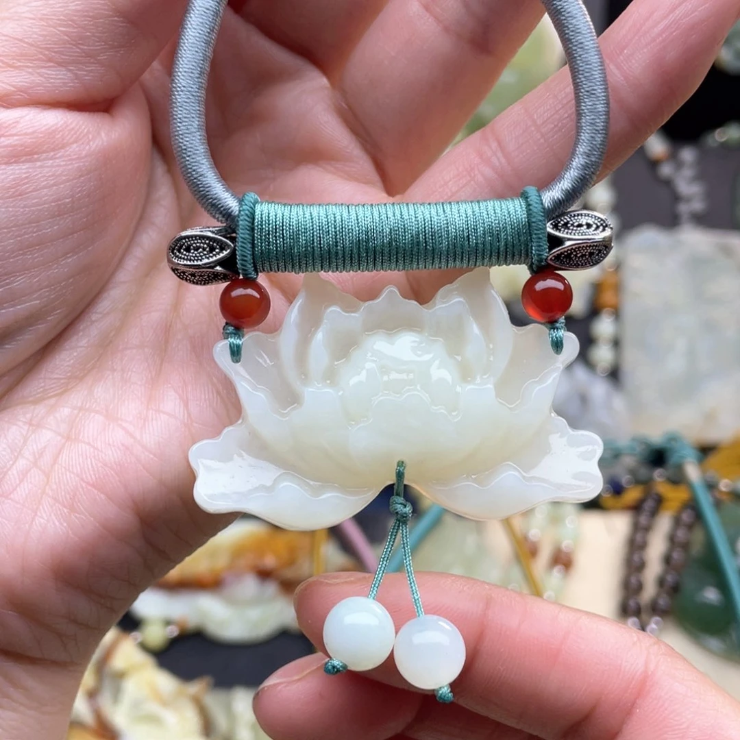 蛇纹石玉颈饰未镶嵌