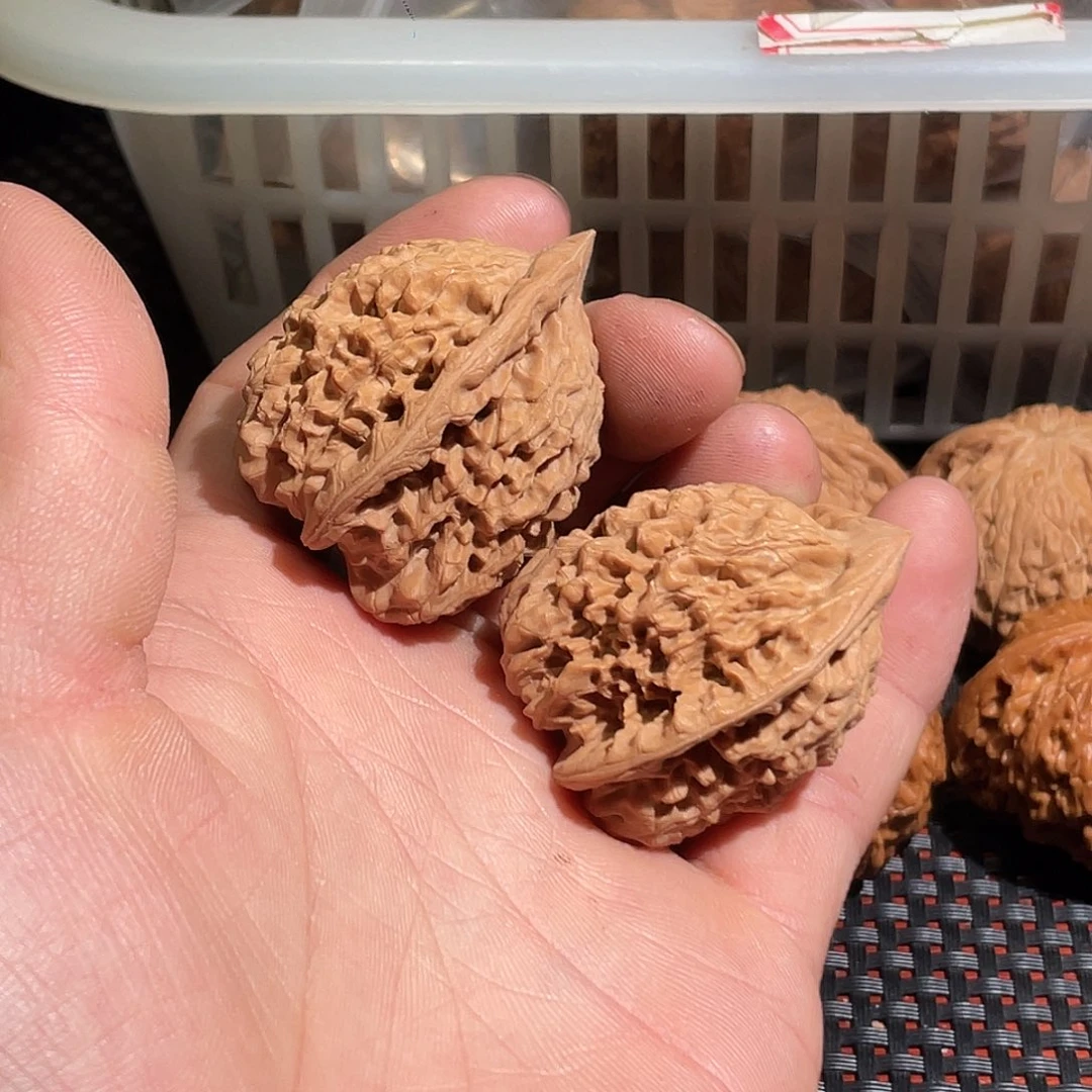 之***文玩核桃吊坠王勇官帽