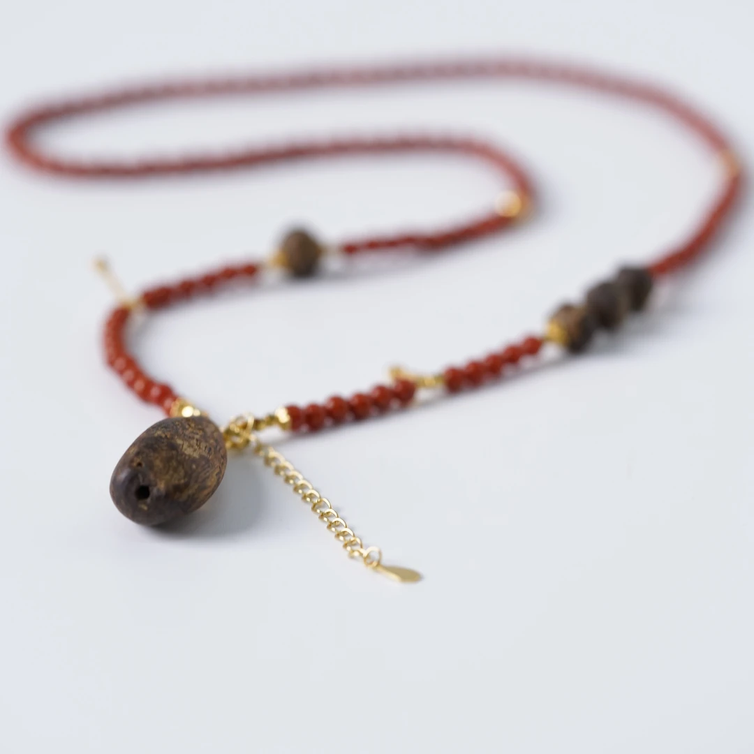 沉香【珊木居】S2275JY 海南绿棋沉香随型+0.3南红圆珠吊坠