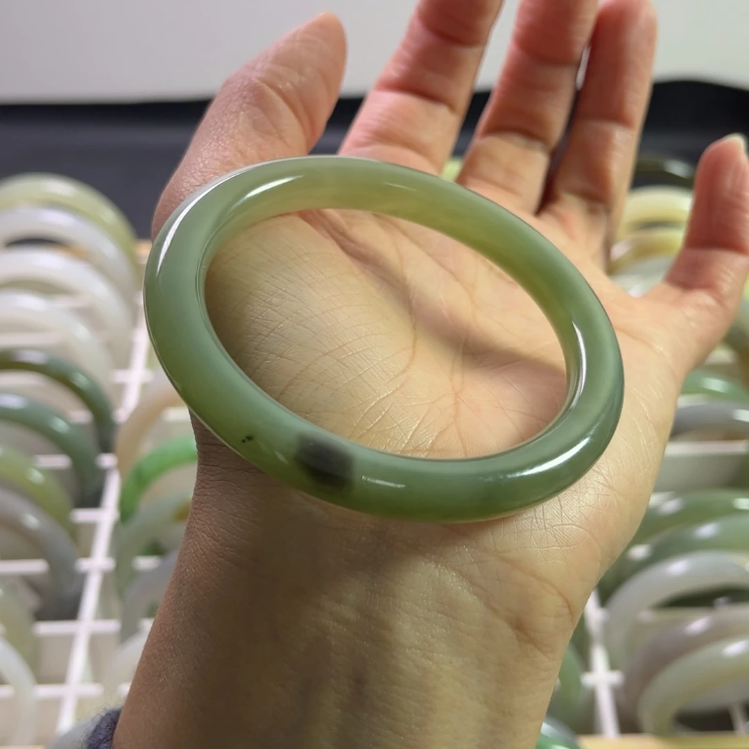 和田玉手镯57圈口未镶嵌