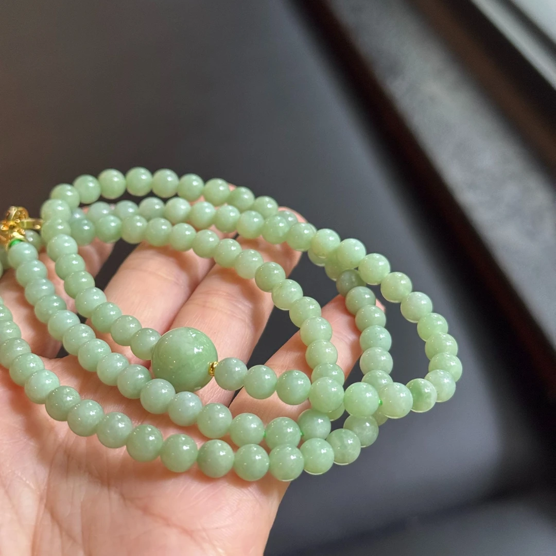 薄荷奶绿和田玉项链