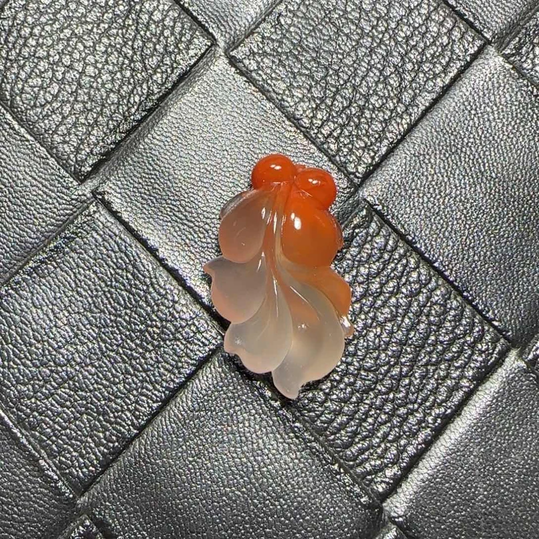 南红玛瑙未镶嵌冰飘金鱼吊坠