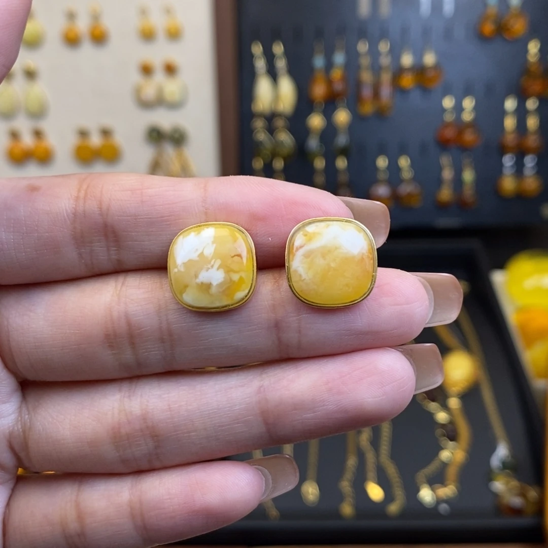 裸石琥珀未镶嵌成品