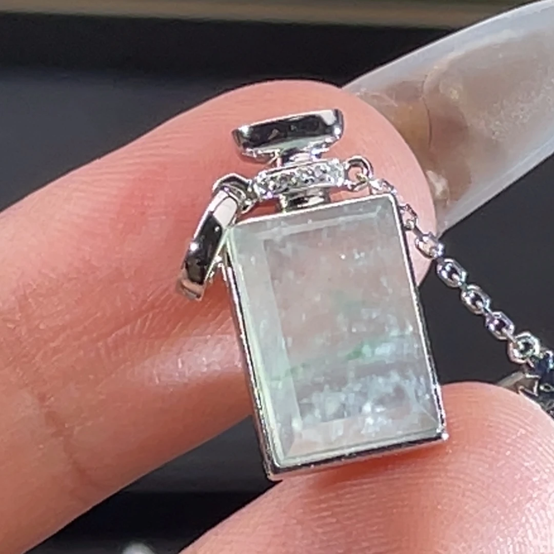 翡翠未镶嵌颈饰【万内上新】木那飘花水瓶吊坠