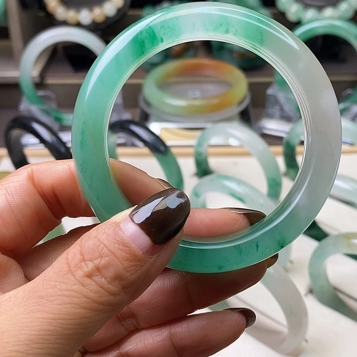 石英质玉（非洲翠）未镶嵌手镯