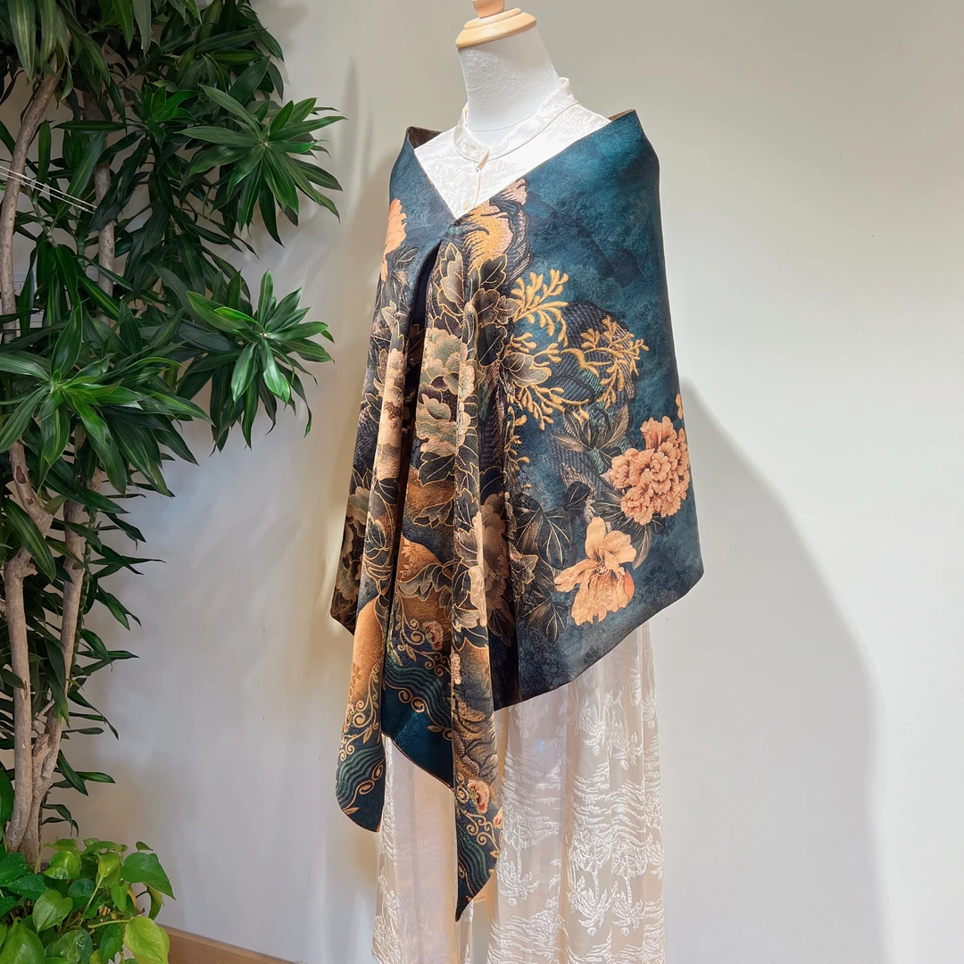 2025新款时尚气质香云纱围巾披肩两用百搭新中式国风高档丝巾送礼