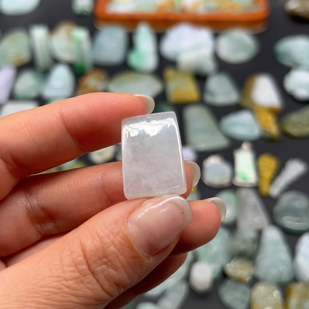 【闪购商品】翡翠颈饰未镶嵌无事牌