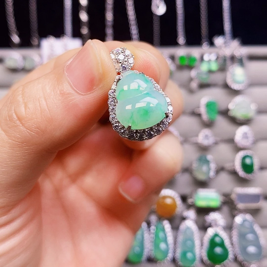 翡翠银S925镶嵌颈饰葫芦