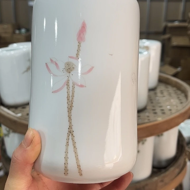 瓷片粉莲花花瓶一个微瑕包邮