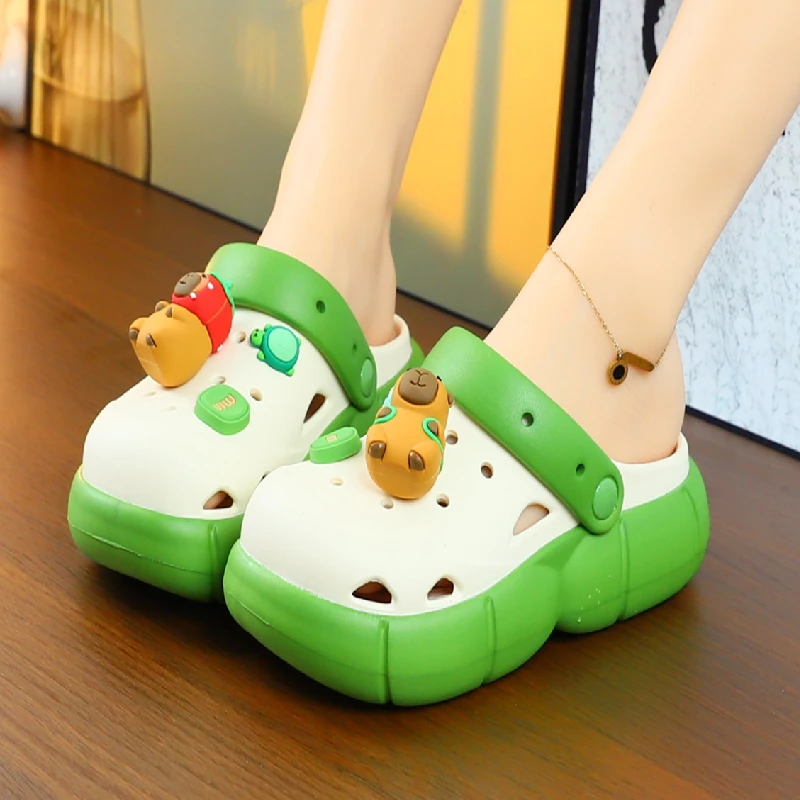 厚底洞洞鞋女款夏季外穿2025新款婚纱神器松糕增高跟沙滩凉鞋拖鞋