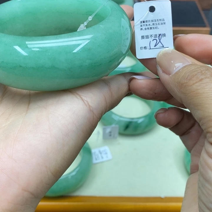 @****石英质玉未镶嵌手镯