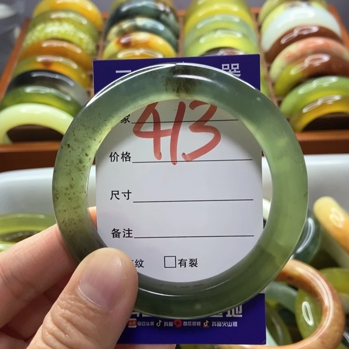 近***哈蛇纹石玉未镶嵌手镯