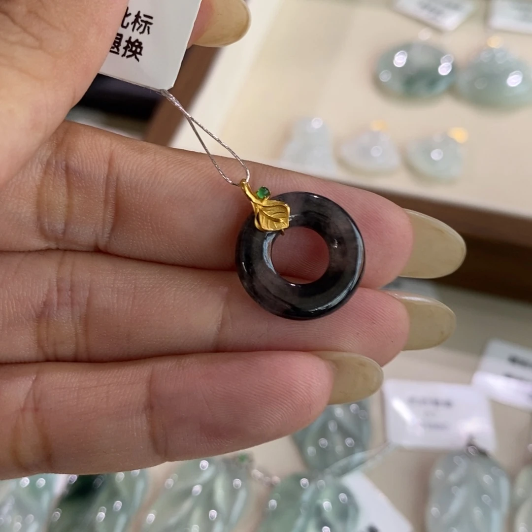 颈饰18K金镶嵌翡翠甜甜圈