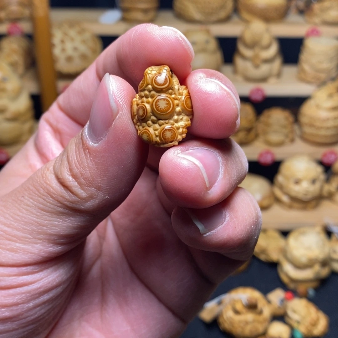 哈***~竹竹根雕迷你小金蟾