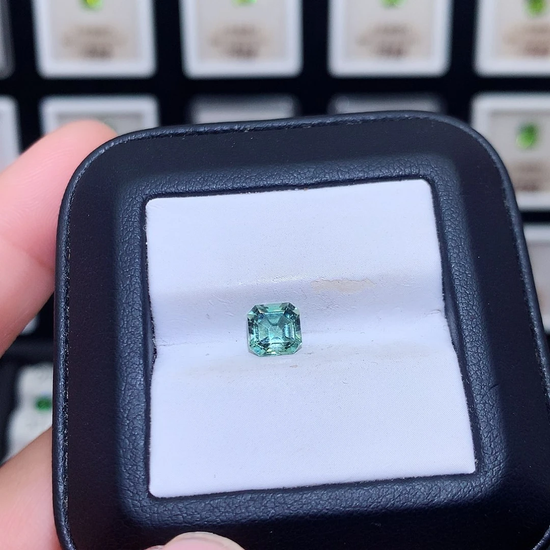 海蓝宝石裸石未镶嵌0.98克拉