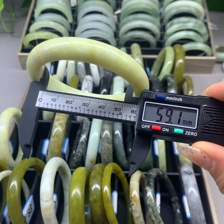 蛇纹石玉未镶嵌手镯99