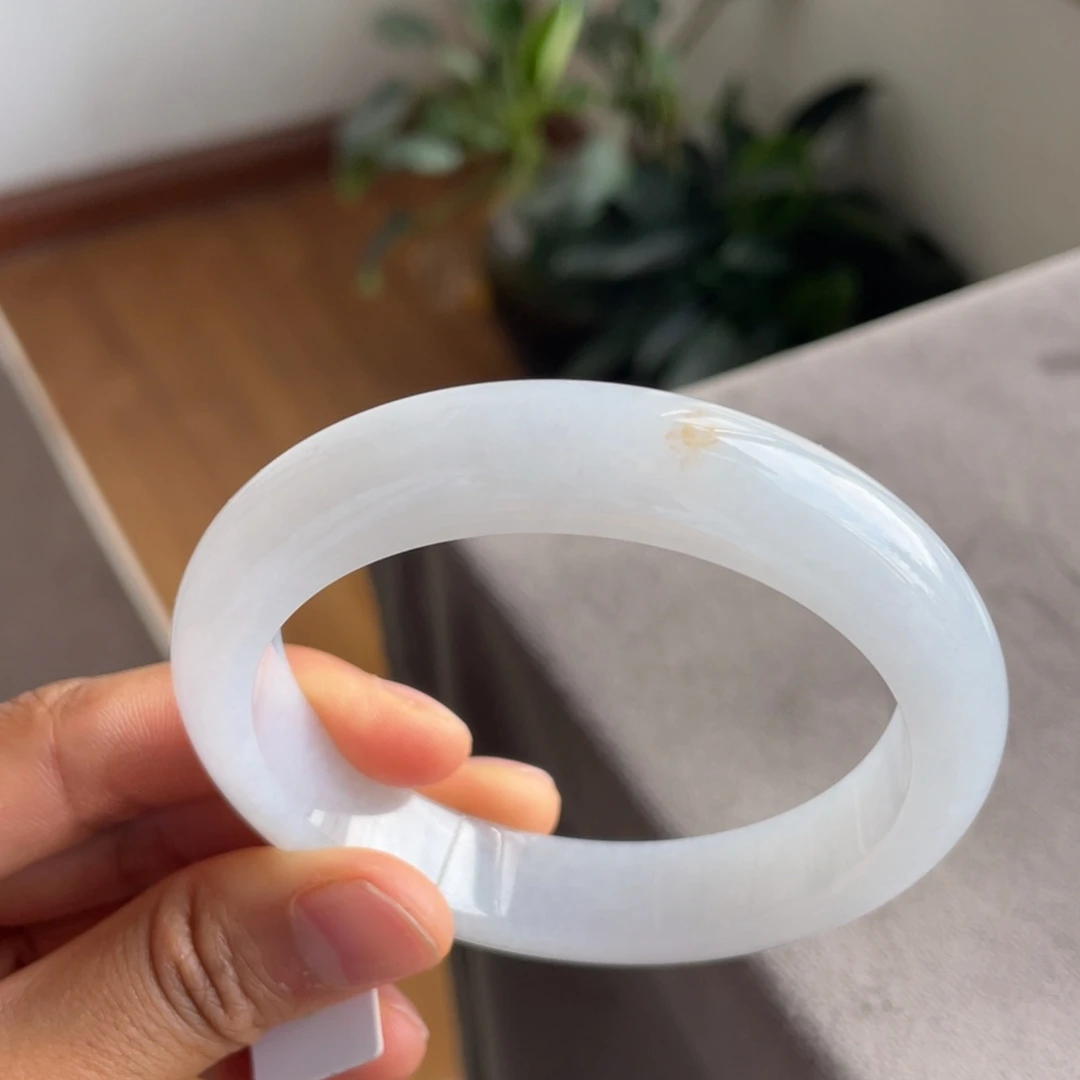 未镶嵌手镯翡翠白底飘黄