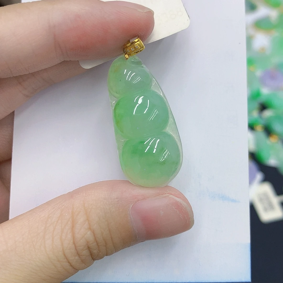 翡翠18K金镶嵌颈饰翡翠