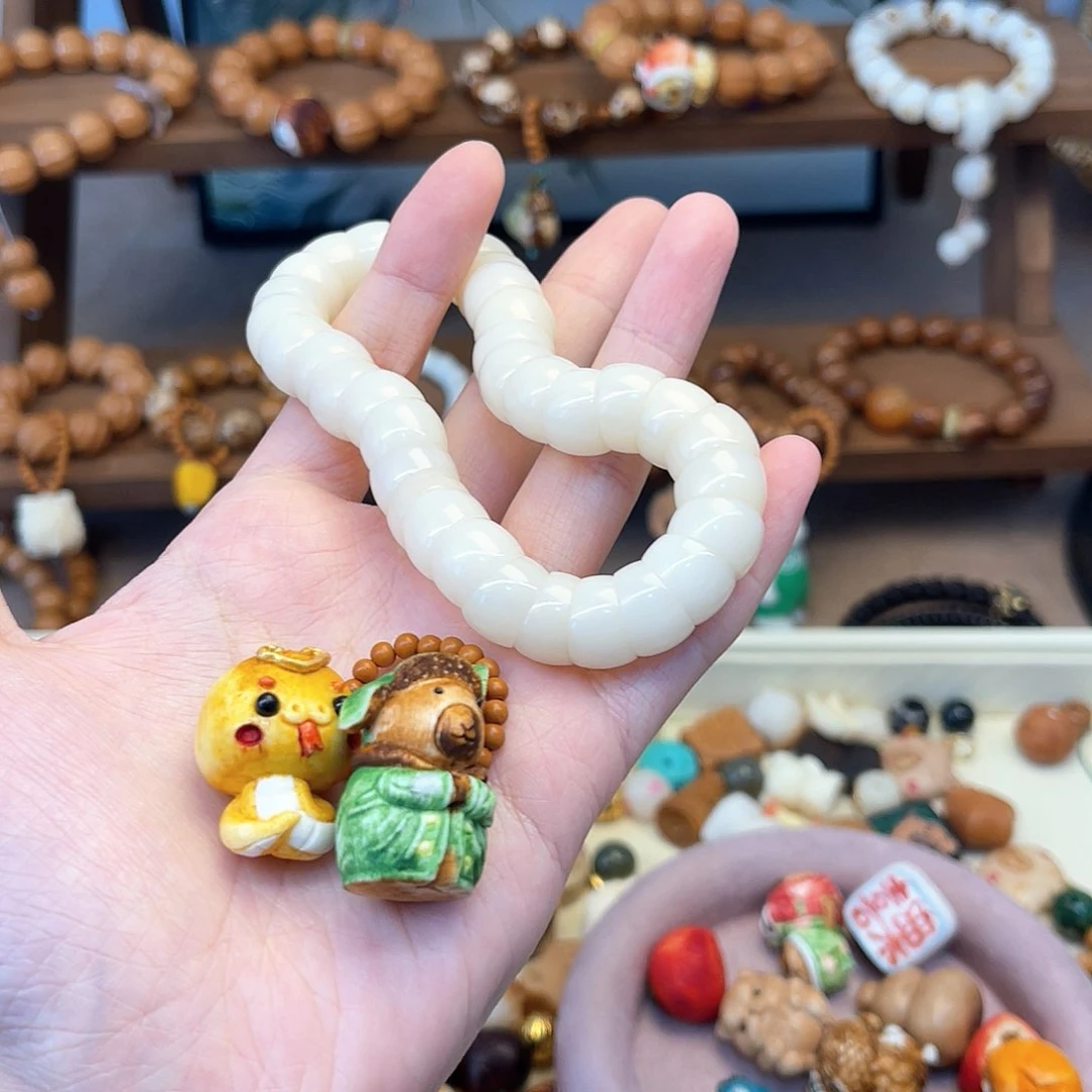 白玉菩提手串吃***乐加两个提溜 小蛇和卡皮