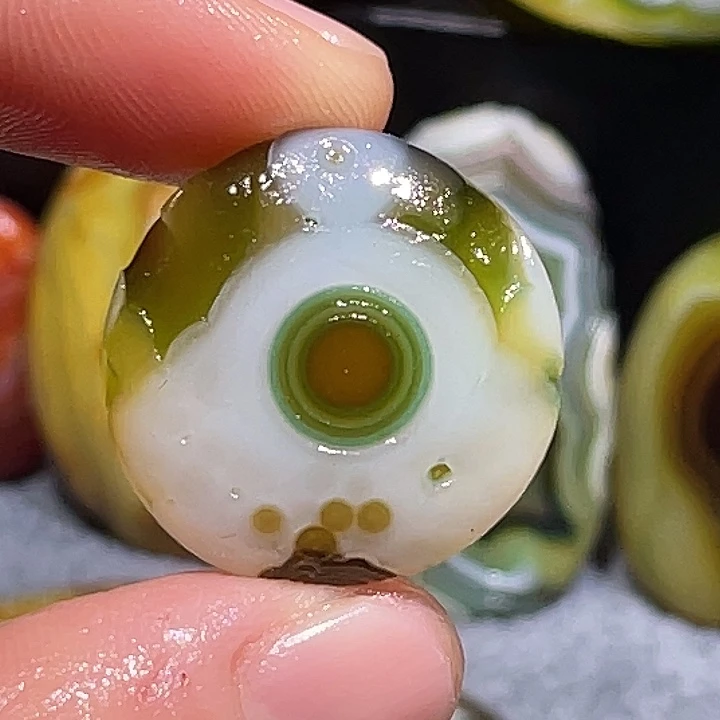 玛瑙/玉髓未镶嵌珠宝奇石