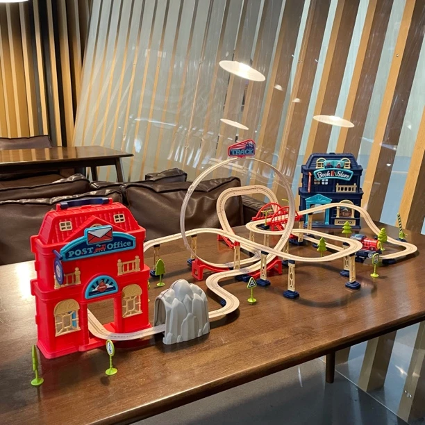 儿童玩具小火车玩具轨道车3-8岁拼装益智玩具汽车男女孩5带轨道6