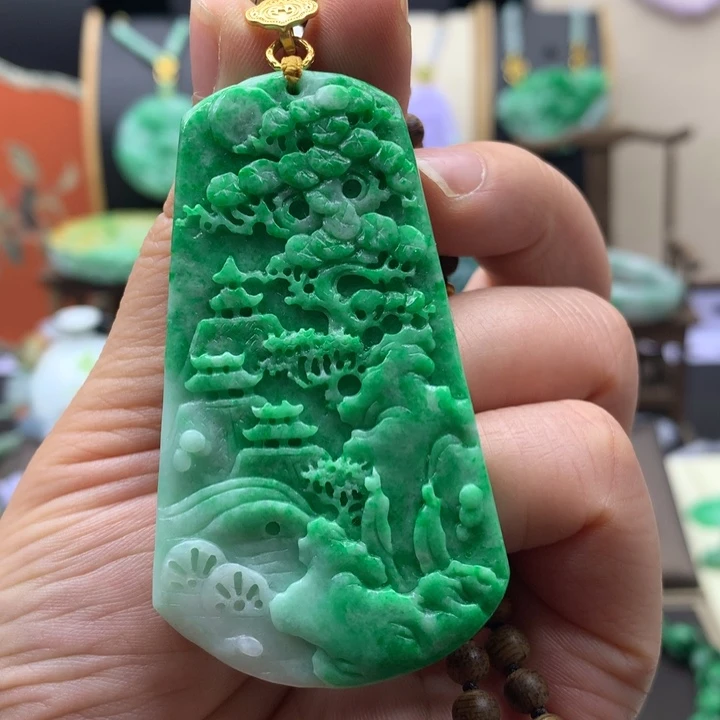 翡翠未镶嵌吊坠(赠链)