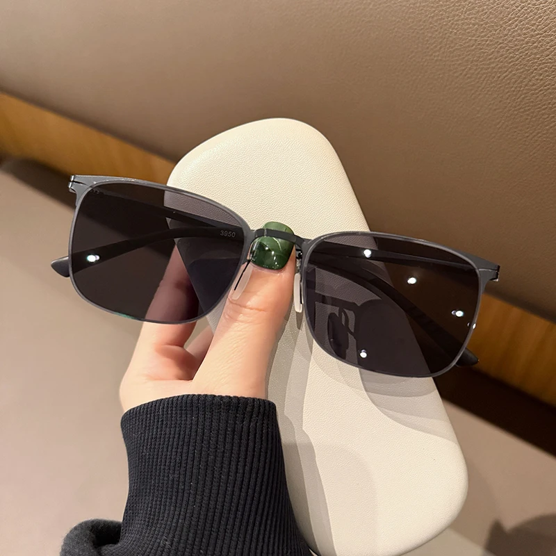 2025新款超轻韧性金属框架太阳镜男开车防紫外线方形墨镜网红显瘦