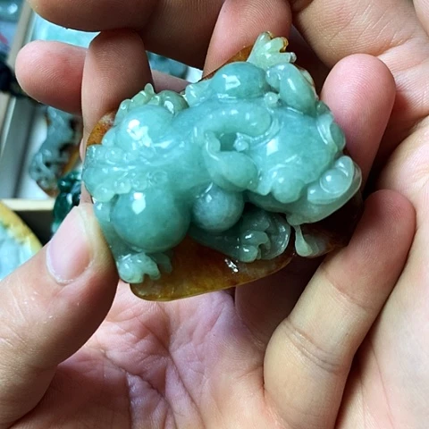 遥***。颈饰未镶嵌翡翠福豆豆珠宝翡翠颈饰