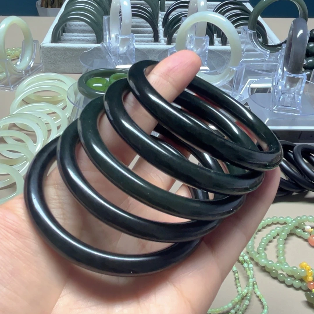 和田玉（青玉）未镶嵌手镯