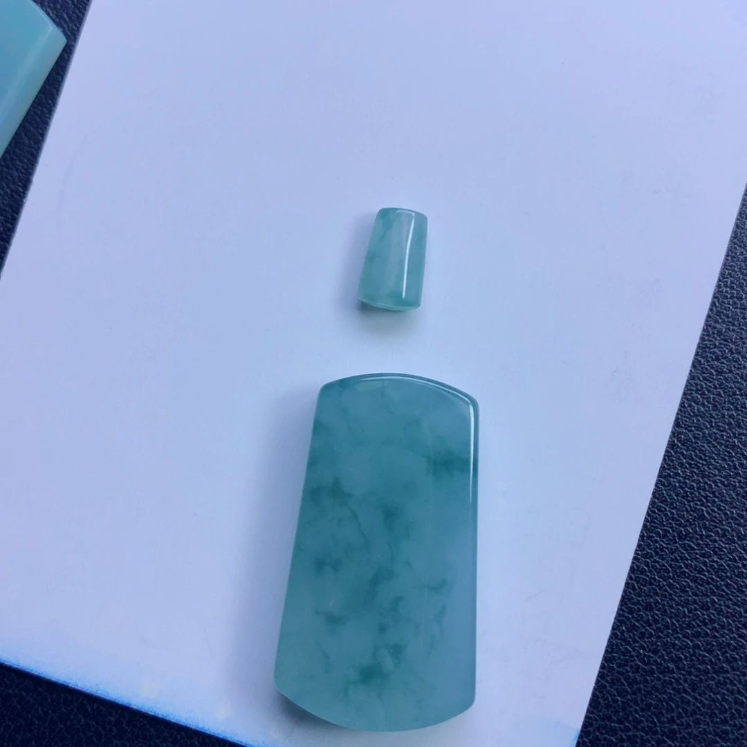 翡翠未镶嵌颈饰无事牌