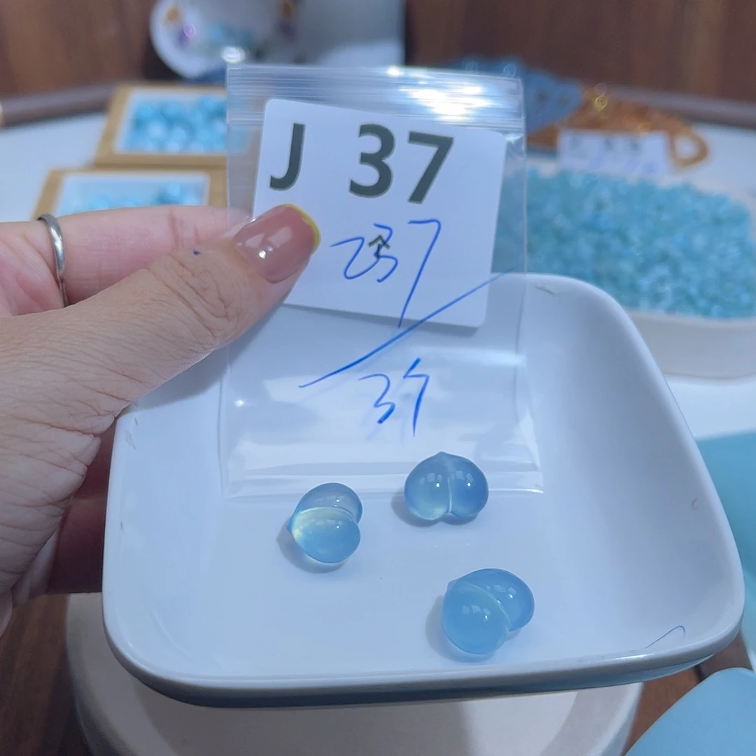 海蓝宝石裸石未镶嵌一***嘉H37。