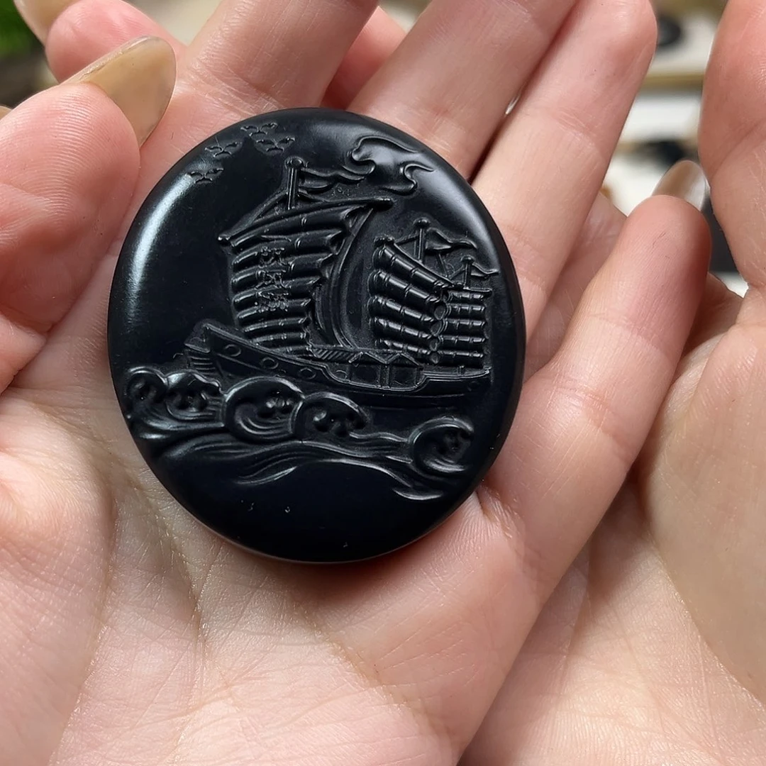 牛***和田玉（墨玉）未镶嵌颈饰一帆风顺