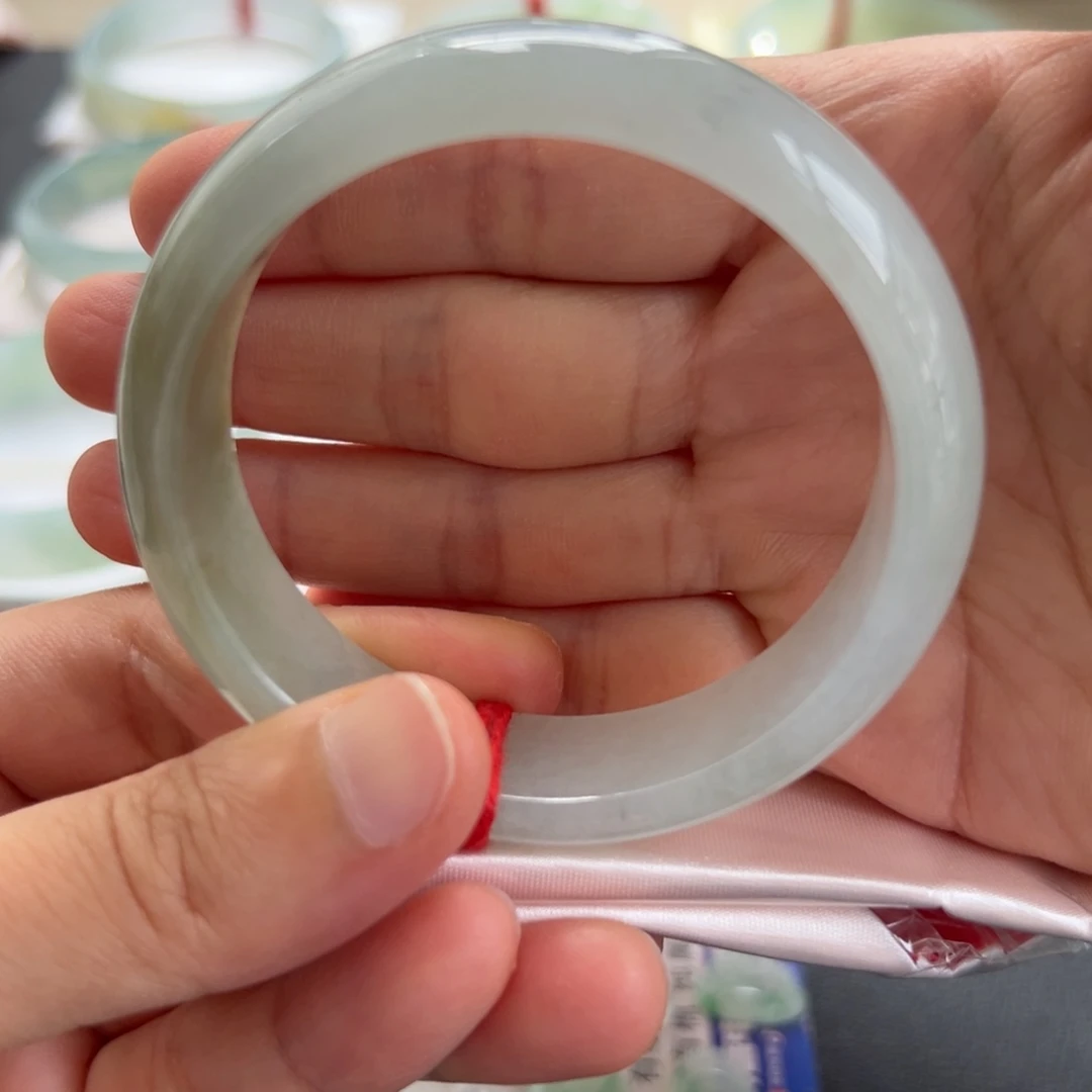 翡翠手镯未镶嵌手镯