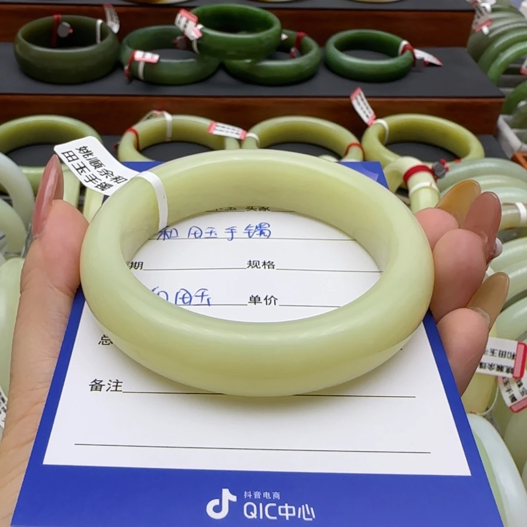 和田玉手镯未镶嵌我***豆