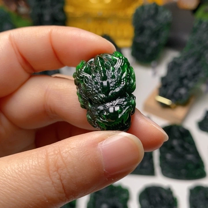 定制翡翠未镶嵌龙头