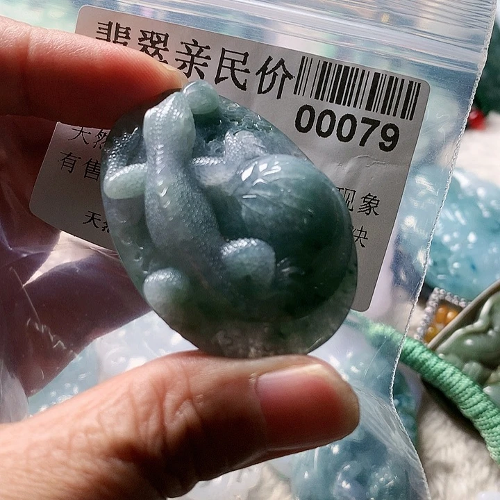 翡翠未镶嵌颈饰000000079