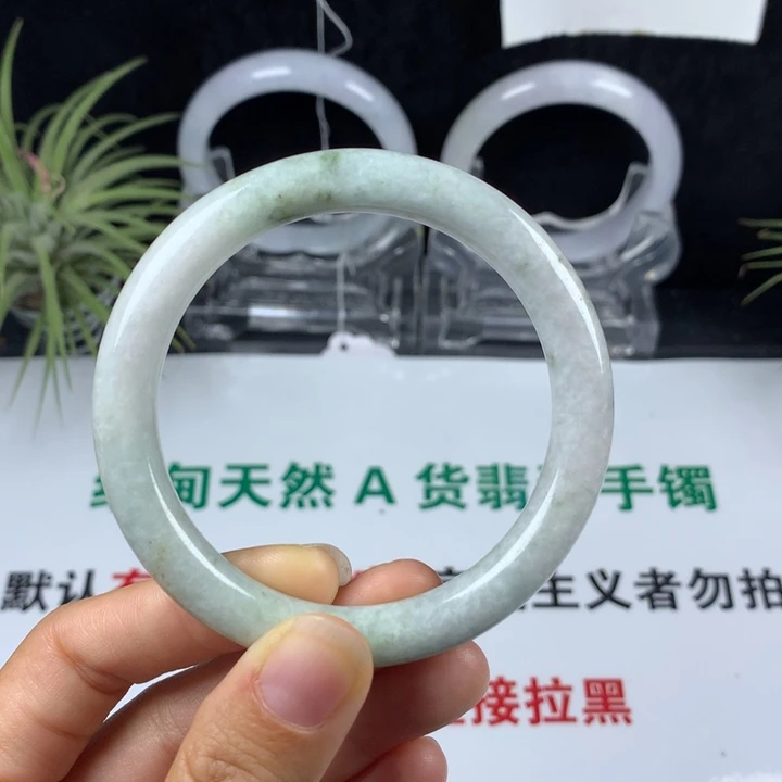 翡翠未镶嵌手镯6号。 56.4圈