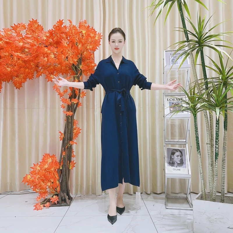 A053藏蓝色polo领长袖设计款气质设计师秋冬长款轻奢针织连衣裙