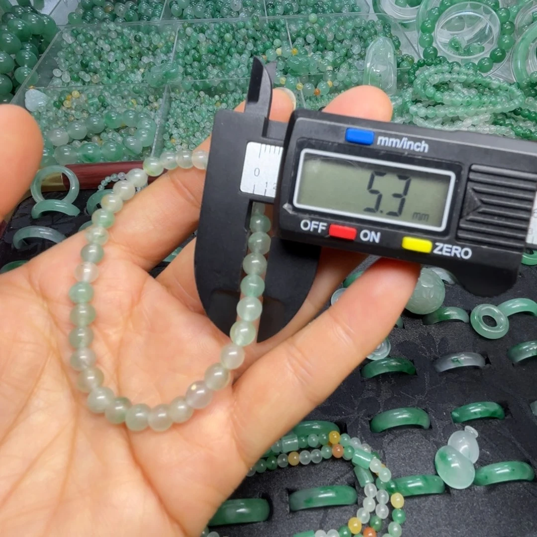 石英质玉（非洲翠）未镶嵌散珠卡5手串微瑕