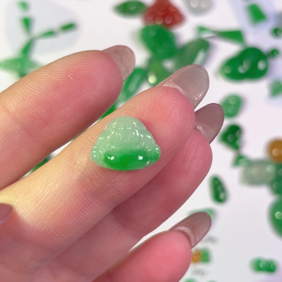 翡翠未镶嵌颈饰裸石