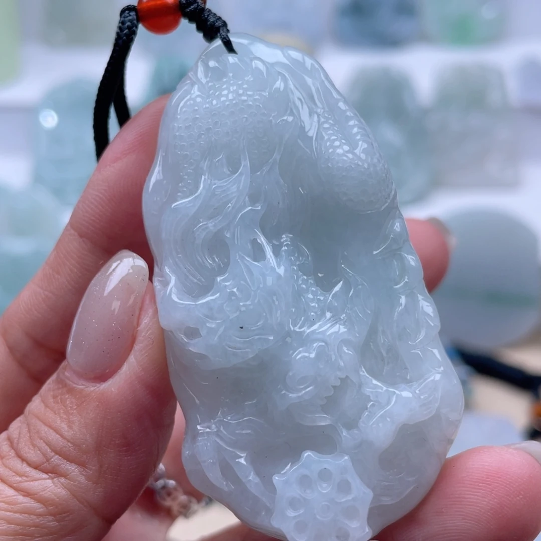 颈饰未镶嵌翡翠龙牌