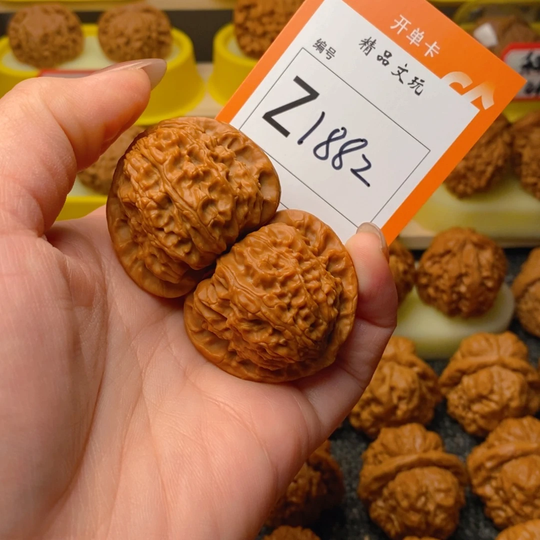 文玩核桃把件晨*風白狮子