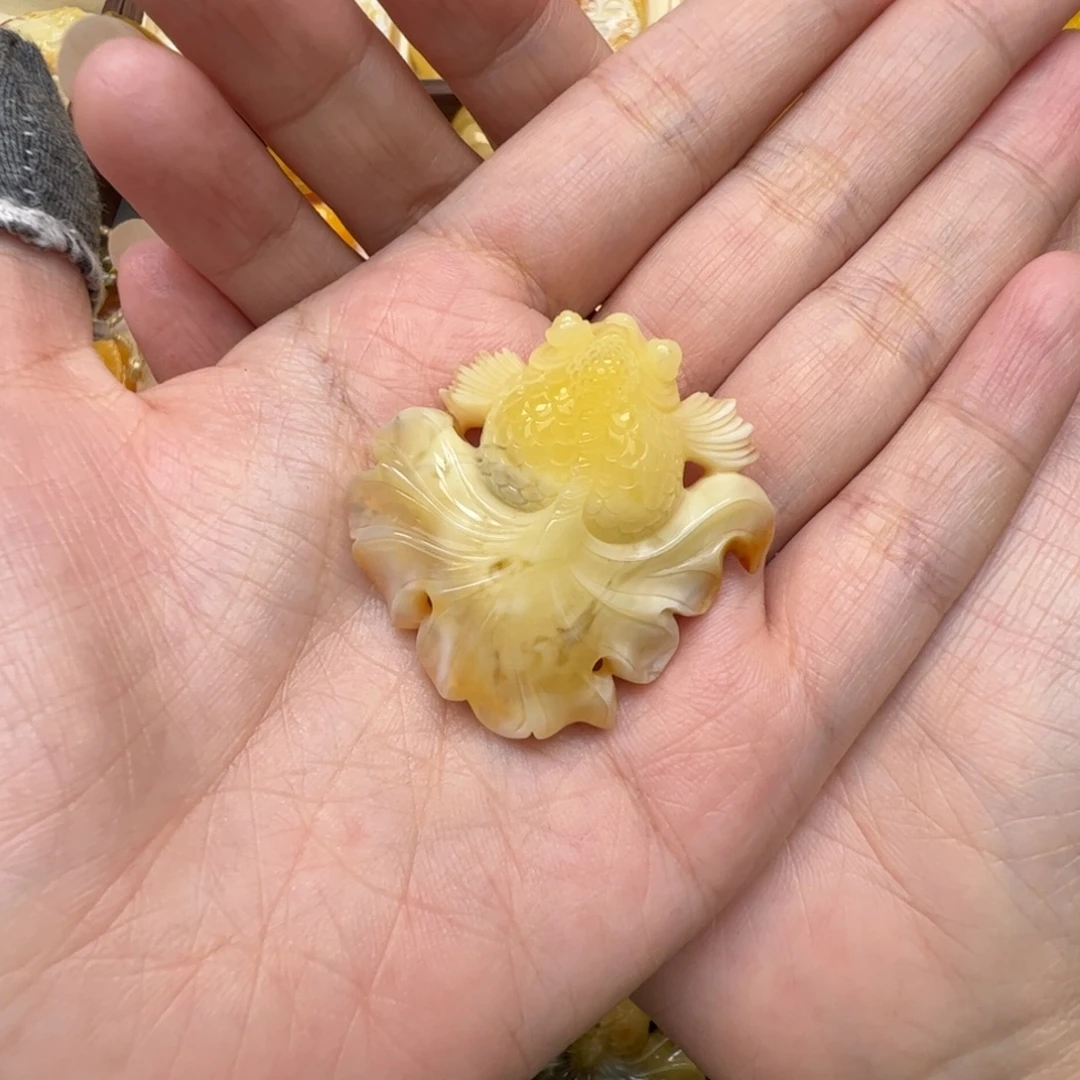 奶***手蜜蜡未镶嵌裸石蜜蜡