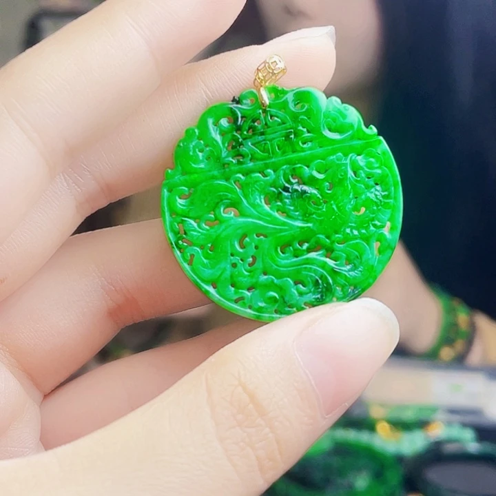 翡翠18K金镶嵌颈饰多样性