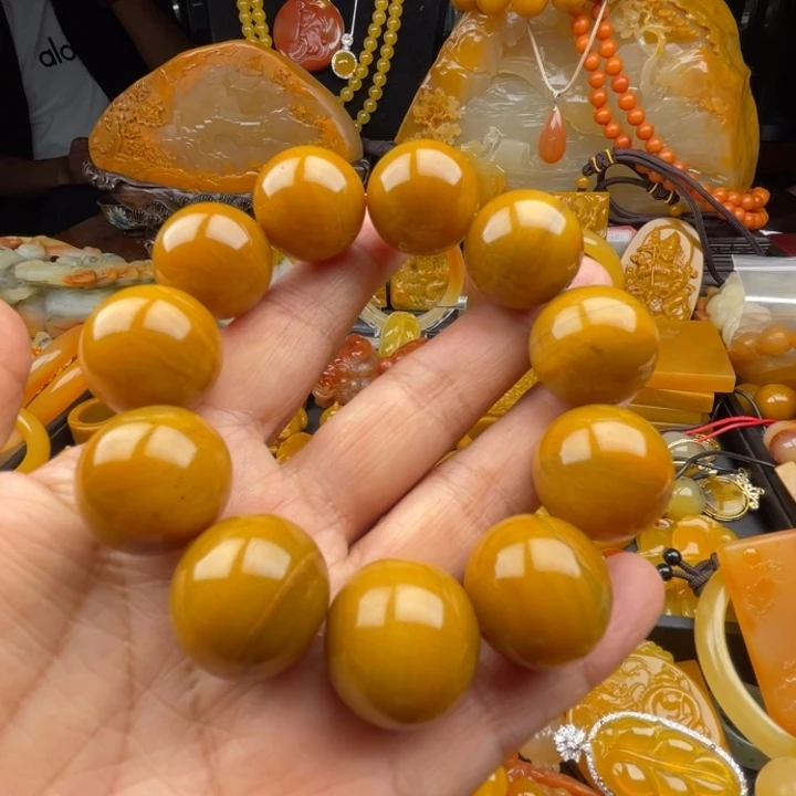 未镶嵌石英质玉（黄龙玉）颈饰