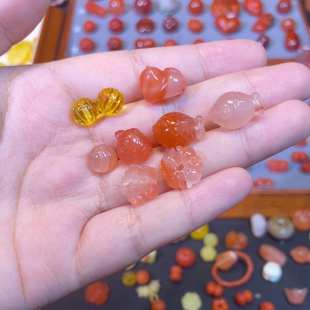 和***竹未镶嵌配饰南红玛瑙