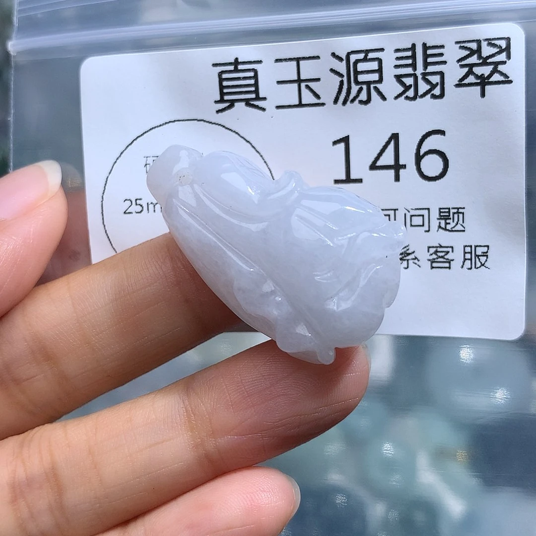 翡翠未镶嵌颈饰146。